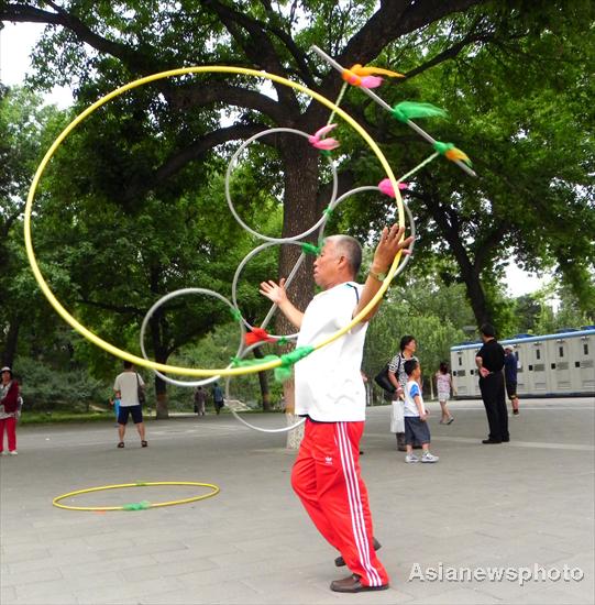 65-year-old stays fit with iron hoops