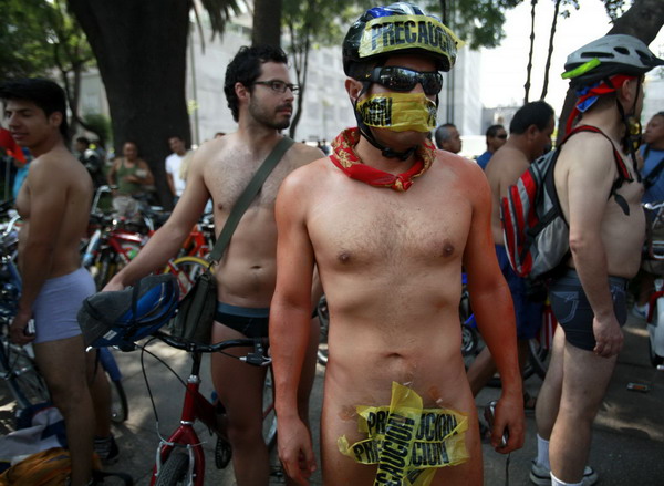 Naked Bike Ride day in Santiago
