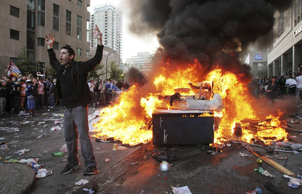 Cars set on fire in Vancouver following loss