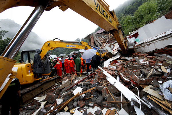 Mountain landslide kills 2 in E China