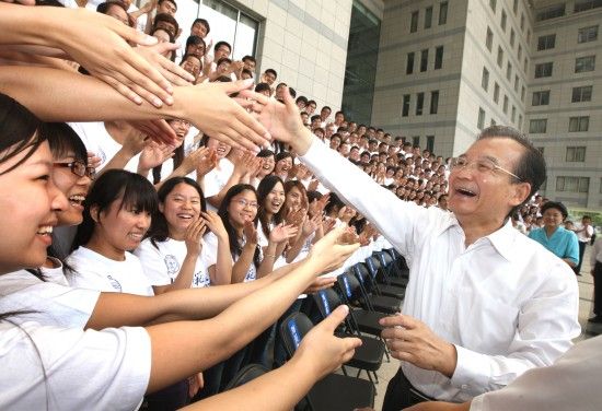 Wen congratulates first tuition-free teachers