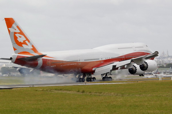 New elongated Boeing 747 lands at Paris Air Show