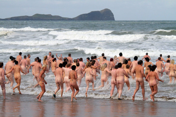 400 Brits claim world record in naked bathing