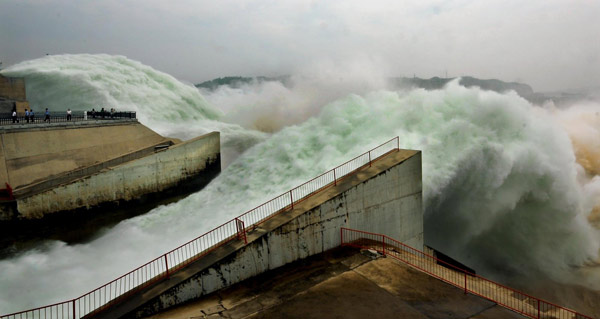 Flood discharge a dramatic scene at reservoir