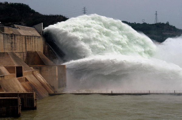 Flood discharge a dramatic scene at reservoir