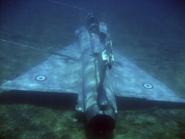Greek fighter jet salvaged after crashing