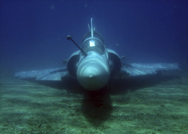 Greek fighter jet salvaged after crashing