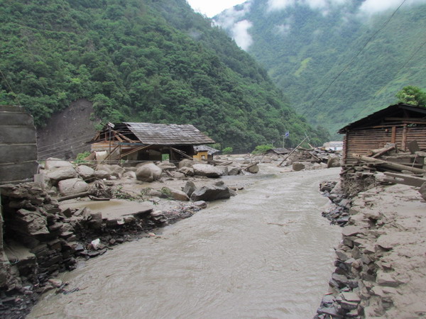 Mudslides force evacuation of 679 in SW China