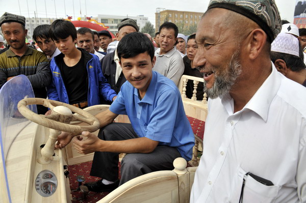 Wooden car worth 150,000 yuan