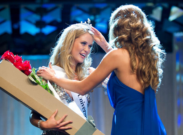 Scherri Lee Biggs crowned Miss Universe Australia