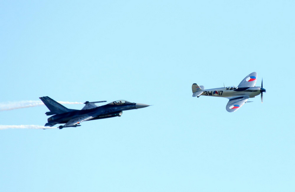 Gravity-defying stunts at Belgium air show