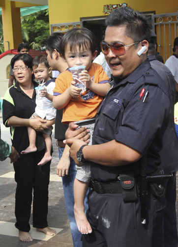 Malaysia police free 30 children held hostage
