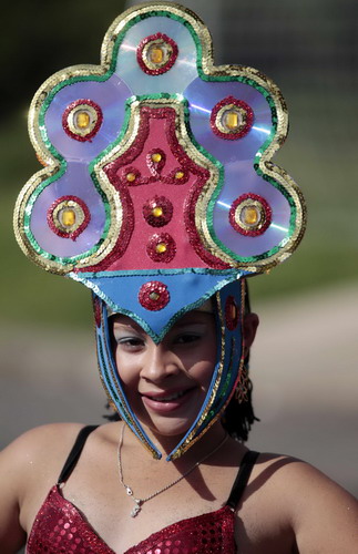 Nicaraguans don recyclable attires in celebration