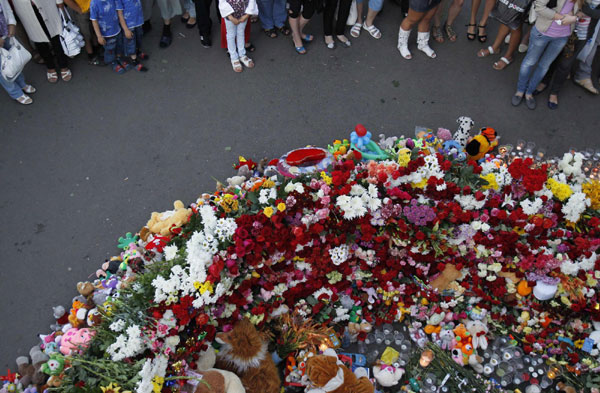 Russians mourn boat disaster victims
