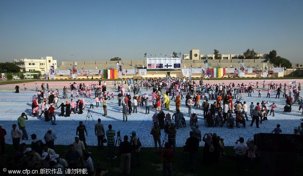 Gaza children create largest handprint painting