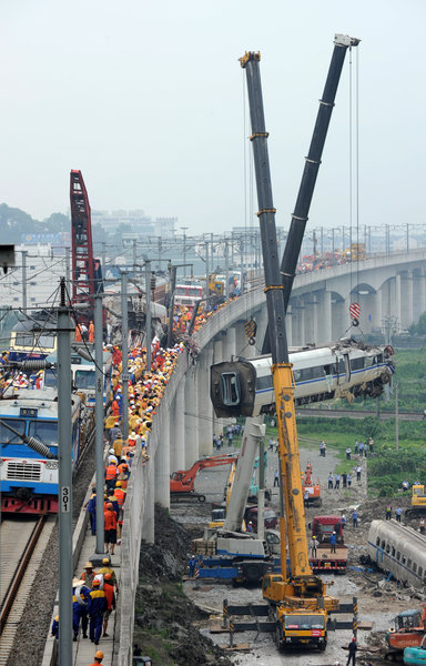 Cleanup of train collision site continues