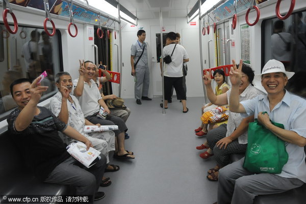Chongqing's first subway starts trial run