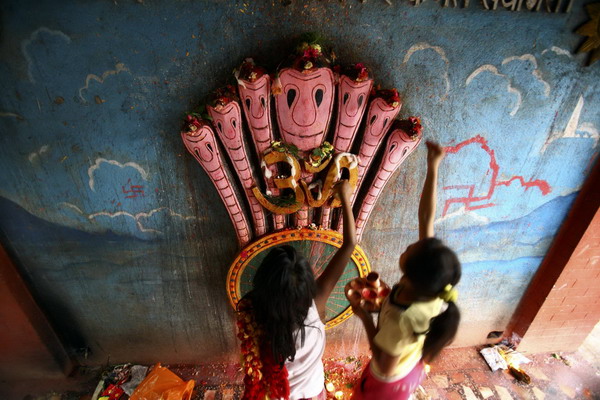 Nepal Hindus celebrate snake god festival