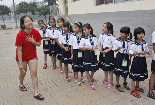 AIDS orphans treated to Beijing tour|China|chin