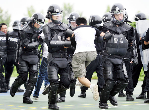 Riot control drill held in Chengdu