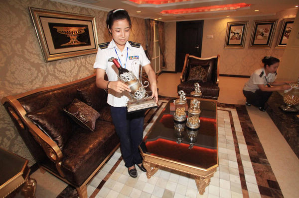 First aircraft carrier hotel in China