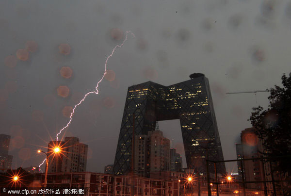 First autumn downpour hits Beijing