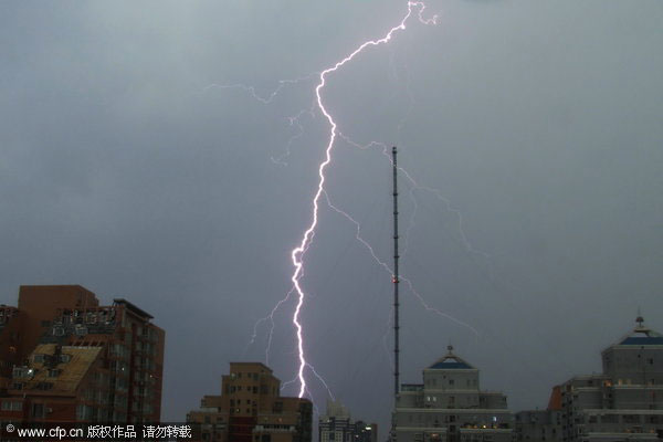 First autumn downpour hits Beijing