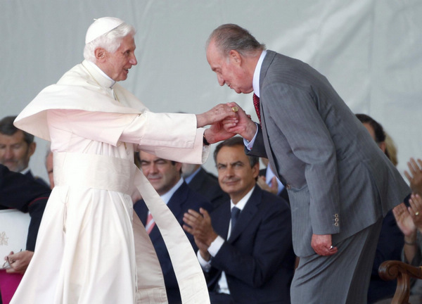 Pope Benedict XVI welcomed in Madrid