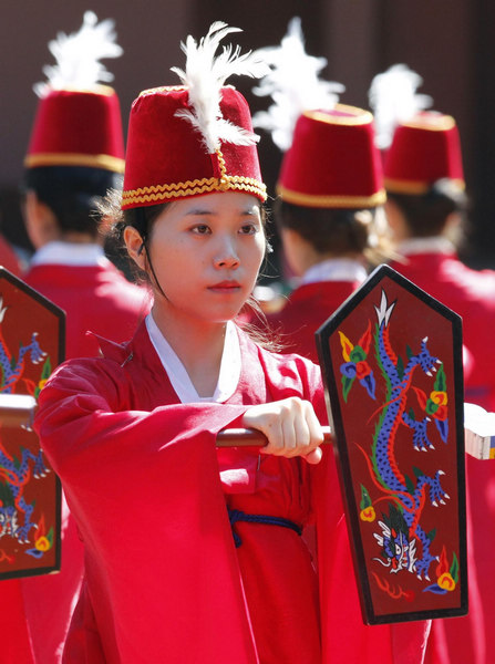 Graduates wear traditional costumes in Seoul