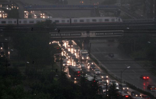 Heavy rain jams up Beijing