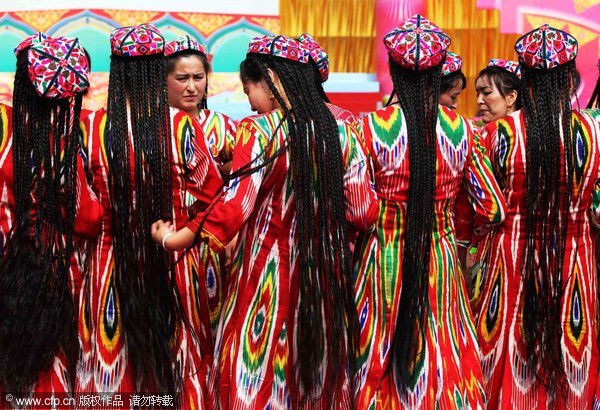 Hair-braiding competition in Xinjiang