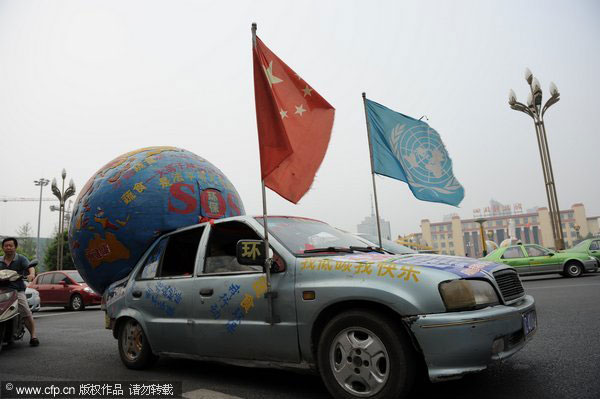 Environmentalist tours China with 'earth car'