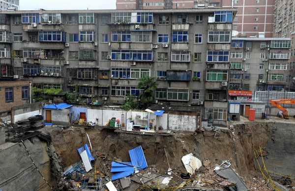Backyard cave-in forces residents to evacuate in NW China
