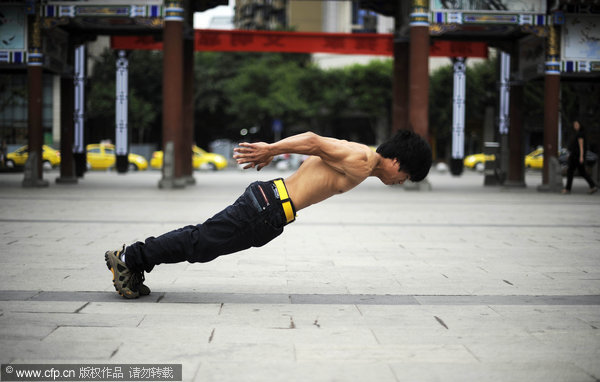 Thumbs up for Chongqing man