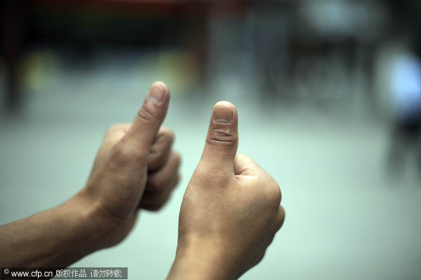 Thumbs up for Chongqing man