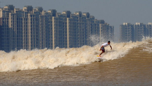 Time to tide in Qiantang River
