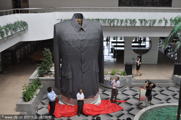 Huge Zhongshan suit towers high in E China