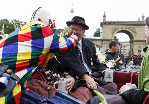 Oktoberfest parade starts in Munich