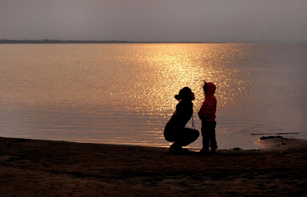 China's largest desert lake shrinking