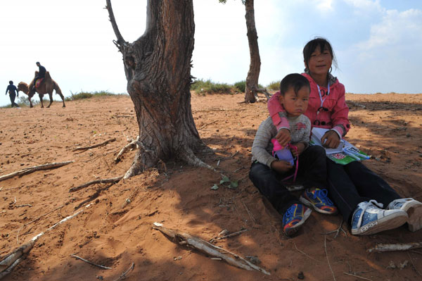 China's largest desert lake shrinking