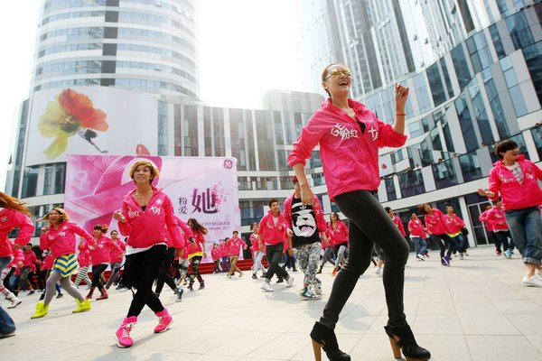 Beijing dancers are pretty in pink