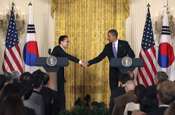 Obama, Lee hail long-sought trade deal