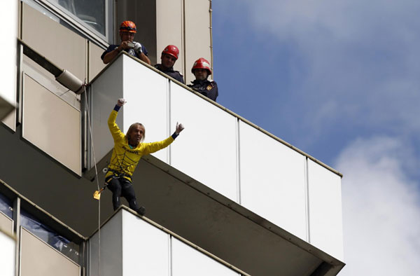 French 'spiderman' conquers 22-storey building