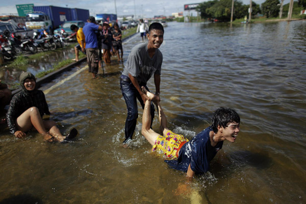 Thailand floods continue