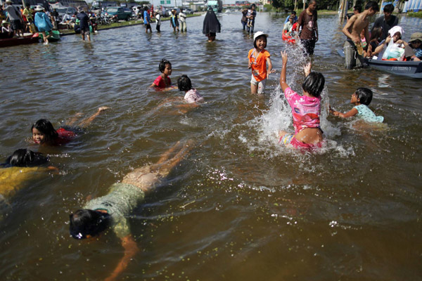 Thailand floods continue