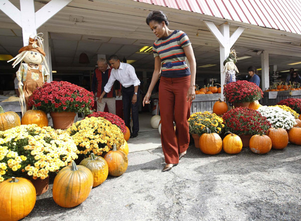 Obamas pick Halloween pumpkins