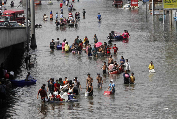 Floodwater forces evacuation in Bangkok's suburb