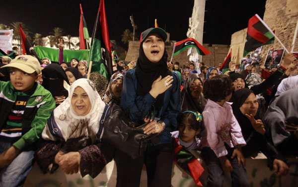 Libya people celebrate as Gadhafi killed