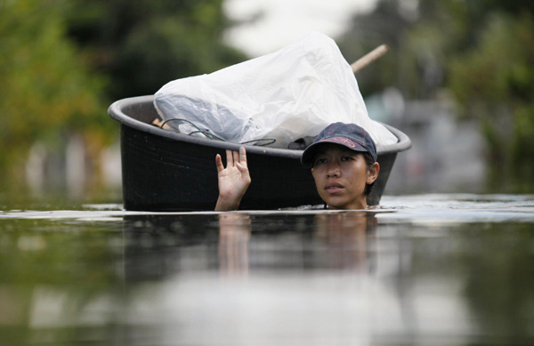 Bangkok flood kills 377, affects 2.2 million