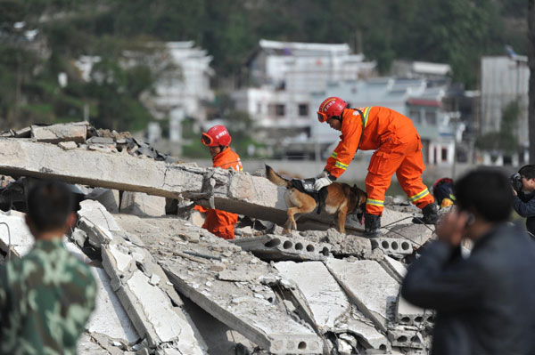 Blast kills 4, injures at least 100 in SW China